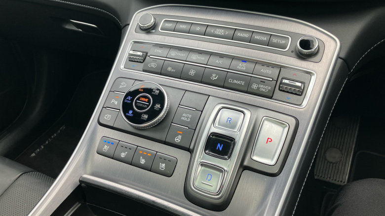 Hyundai SANTA FE 1.6 TGDi Hybrid Ultimate 5dr 4WD Auto Hybrid Estate